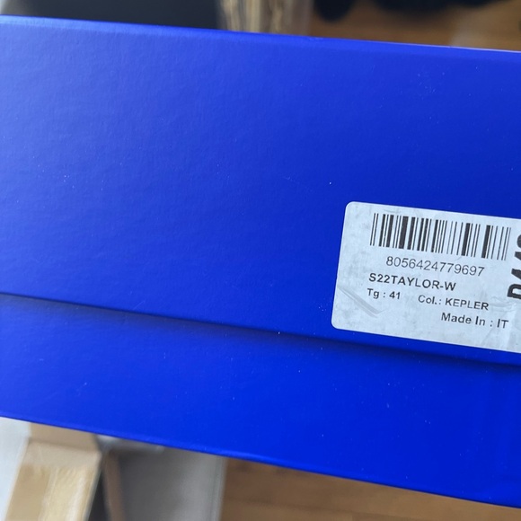 New In Box NIB P448 Taylor Kepler Sneakers Size 41 US 10 - Picture 8 of 9